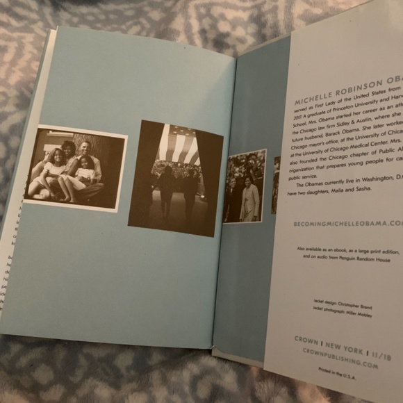 📚 NEW Becoming Michelle Obama Hardback Book Autobiography Memoir Pictures - Picture 10 of 16